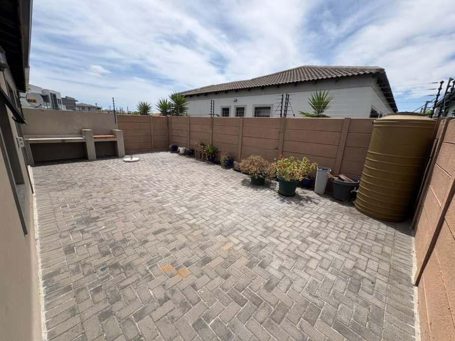2 Bedroom Property for Sale in Parklands North Western Cape